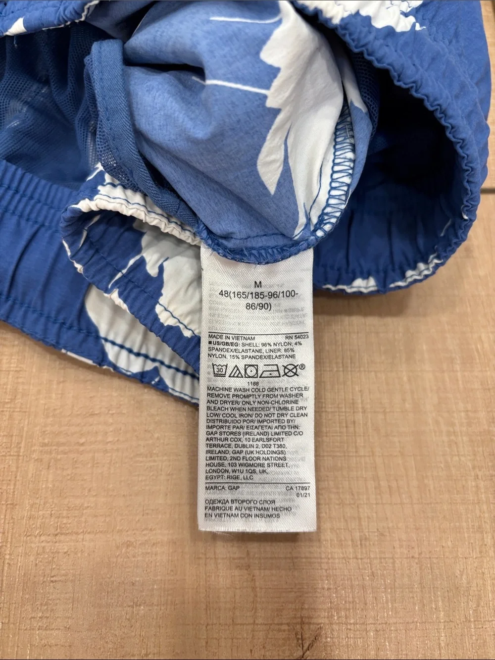 GAP Men’s Blue & White Floral Swim Shorts - Picture 6 of 10